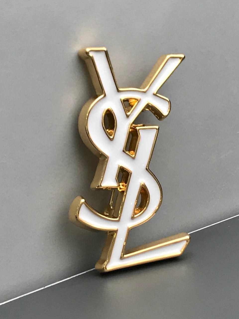گل سینه YSL